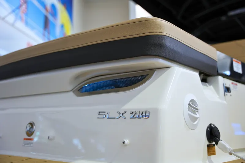 Slide: The Image of Sea Ray SLX 280 2026 - 9
