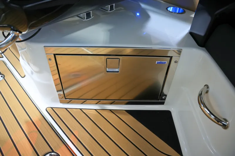 Slide: The Image of Sea Ray SLX 280 2026 - 22