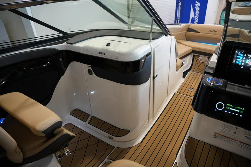 Slide: The Image of Sea Ray SLX 280 2026 - 35