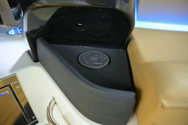 Slide: The Image of Sea Ray SLX 280 2026 - 21