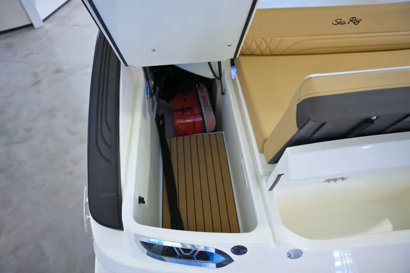 Slide: The Image of Sea Ray SLX 280 2026 - 12