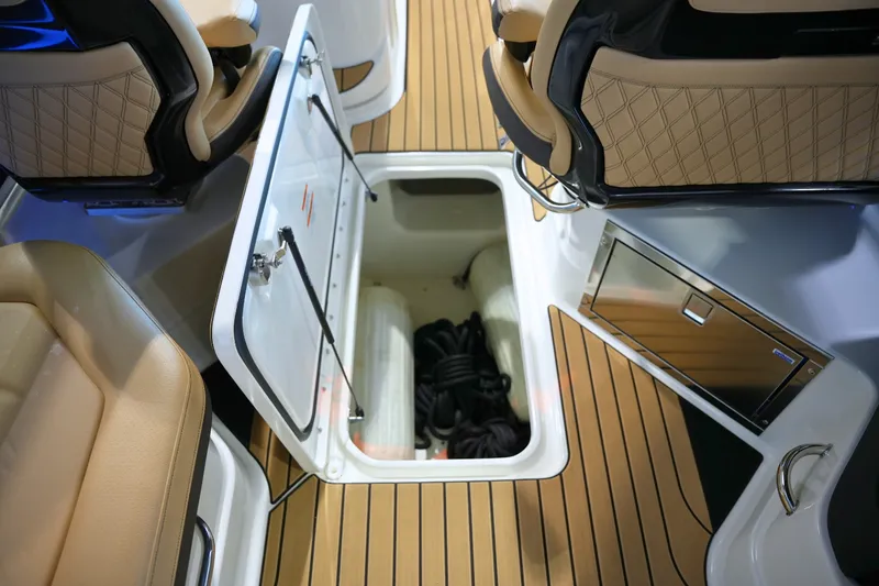 Slide: The Image of Sea Ray SLX 280 2026 - 25