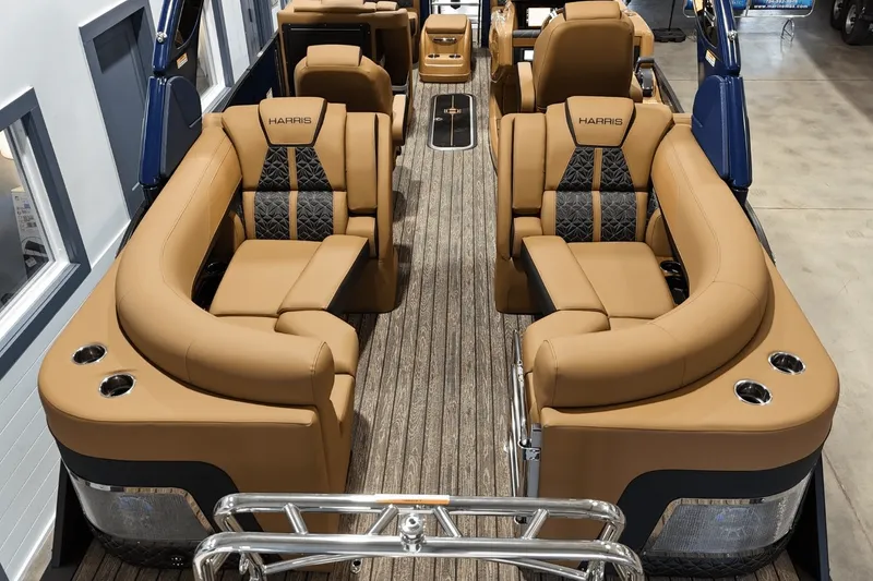 Slide: The Image of Harris 230 Grand Mariner 2025 - 12