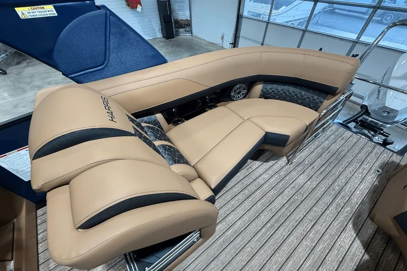 Slide: The Image of Harris 230 Grand Mariner 2025 - 14