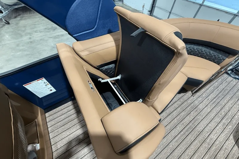 Slide: The Image of Harris 230 Grand Mariner 2025 - 16