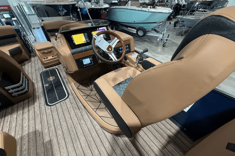 Slide: The Image of Harris 230 Grand Mariner 2025 - 21