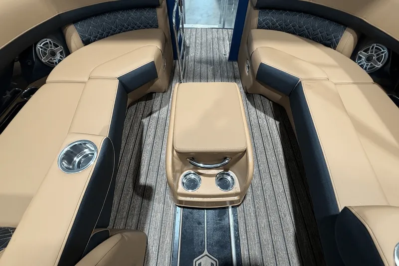 Slide: The Image of Harris 230 Grand Mariner 2025 - 26