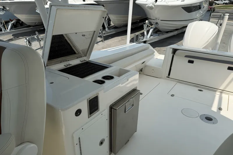 Slide: The Image of Cobia 280 DC 2018 - 21