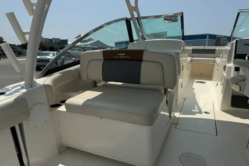 Slide: The Image of Cobia 280 DC 2018 - 25