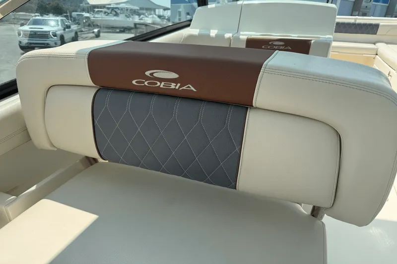 Slide: The Image of Cobia 280 DC 2018 - 26