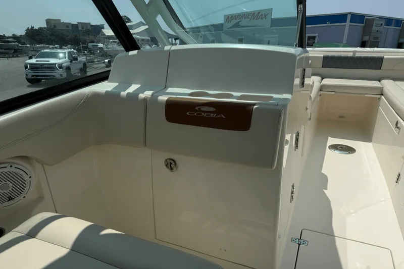 Slide: The Image of Cobia 280 DC 2018 - 27