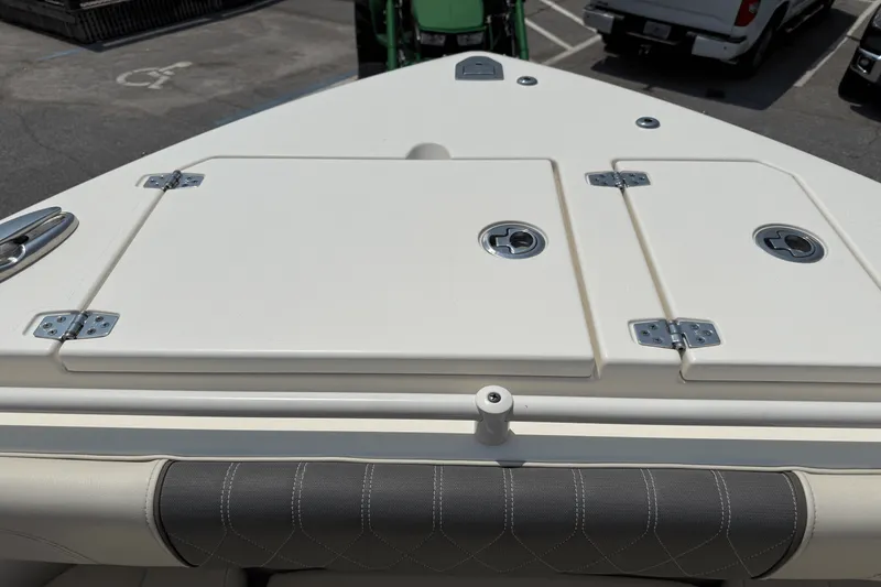 Slide: The Image of Cobia 280 DC 2018 - 38