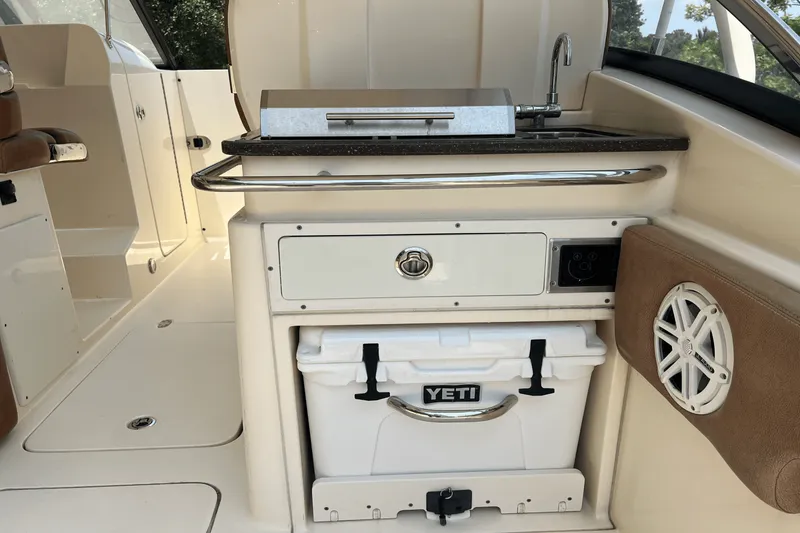 Slide: The Image of Scout 255 DORADO 2017 - 10