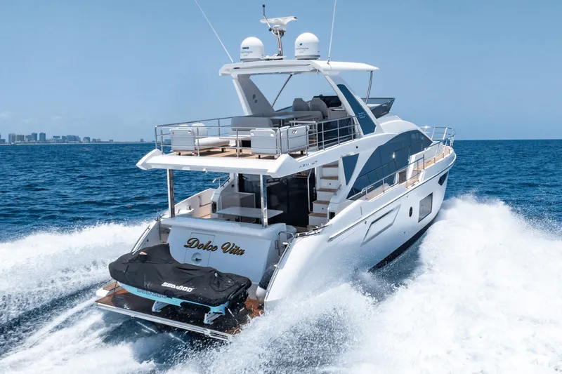 Slide: The Image of Azimut 60 FLY 2024 - 10