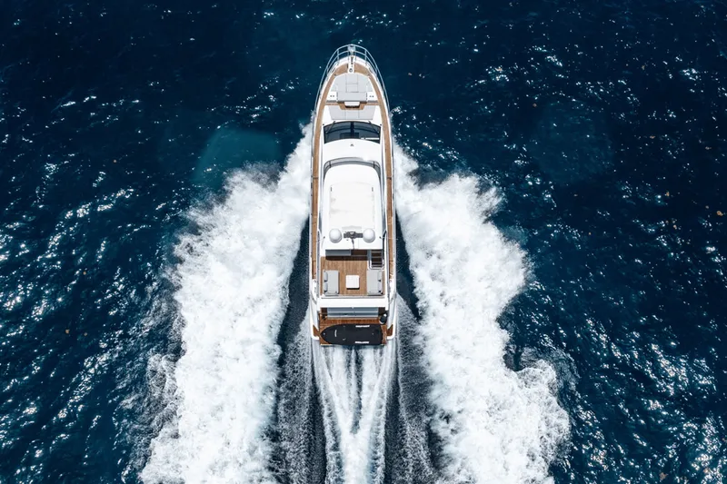 Slide: The Image of Azimut 60 FLY 2024 - 12