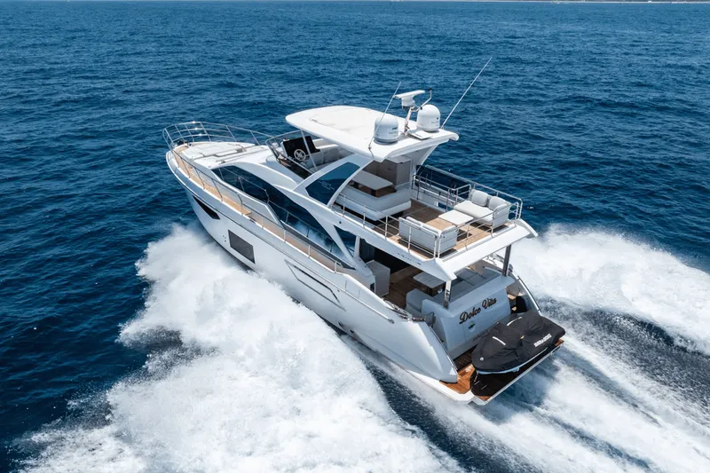 Slide: The Image of Azimut 60 FLY 2024 - 14