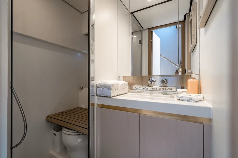 Slide: The Image of Azimut 60 FLY 2024 - 17