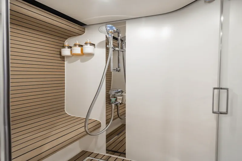 Slide: The Image of Azimut 60 FLY 2024 - 28