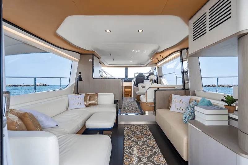 Slide: The Image of Azimut 60 FLY 2024 - 35