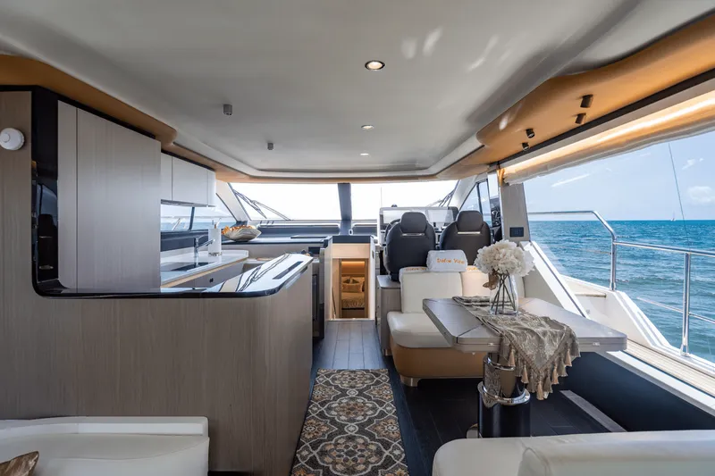 Slide: The Image of Azimut 60 FLY 2024 - 37