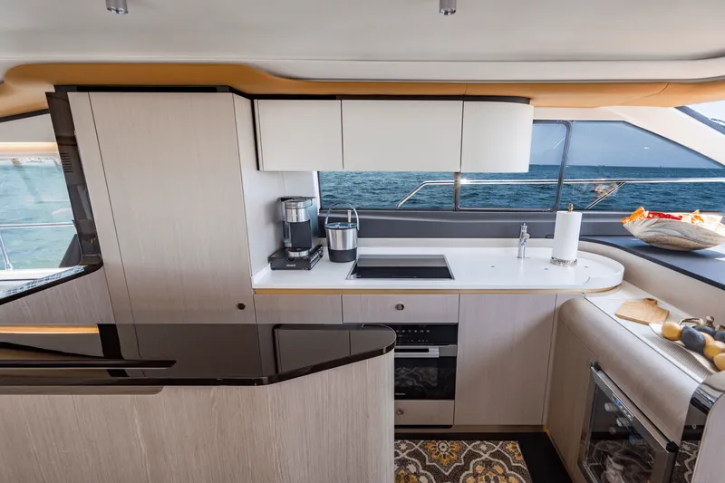 Slide: The Image of Azimut 60 FLY 2024 - 39