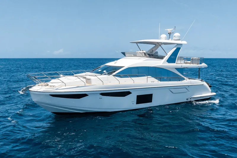 Slide: The Image of Azimut 60 FLY 2024 - 4