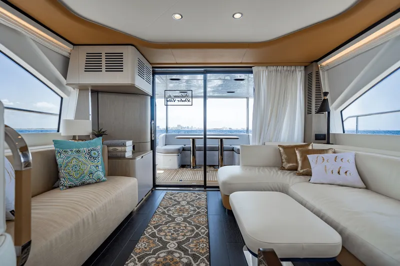 Slide: The Image of Azimut 60 FLY 2024 - 44