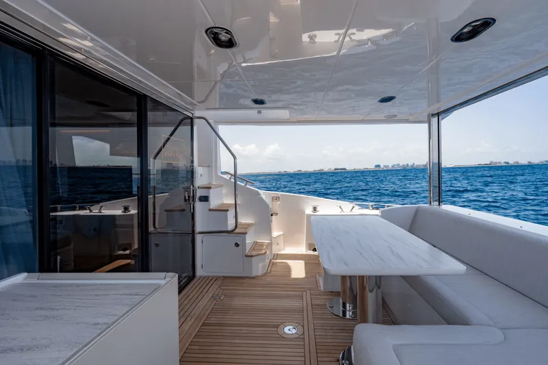 Slide: The Image of Azimut 60 FLY 2024 - 49
