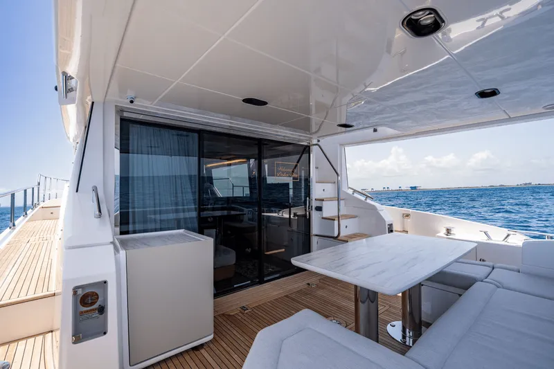 Slide: The Image of Azimut 60 FLY 2024 - 50