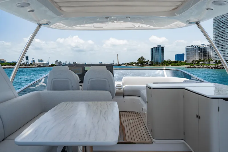 Slide: The Image of Azimut 60 FLY 2024 - 60