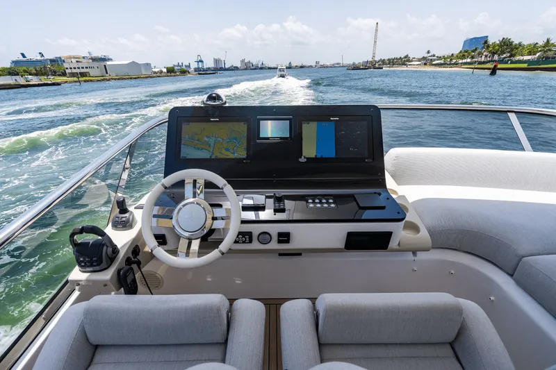 Slide: The Image of Azimut 60 FLY 2024 - 66