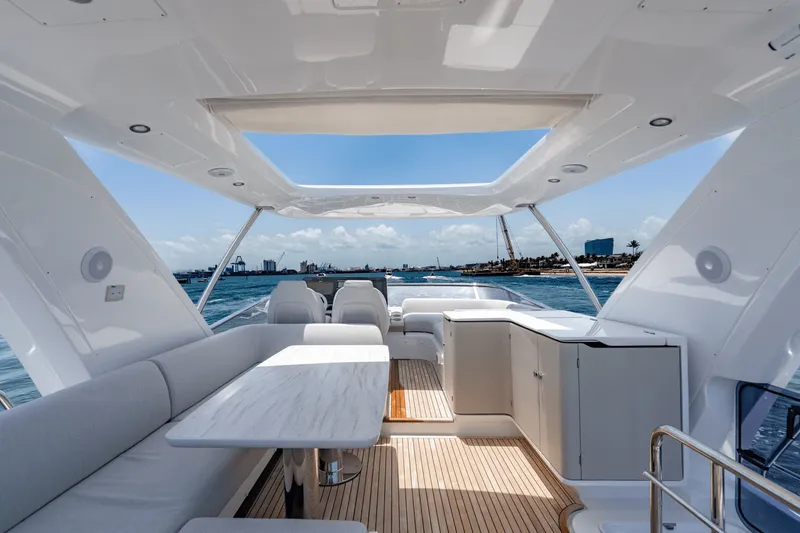 Slide: The Image of Azimut 60 FLY 2024 - 67