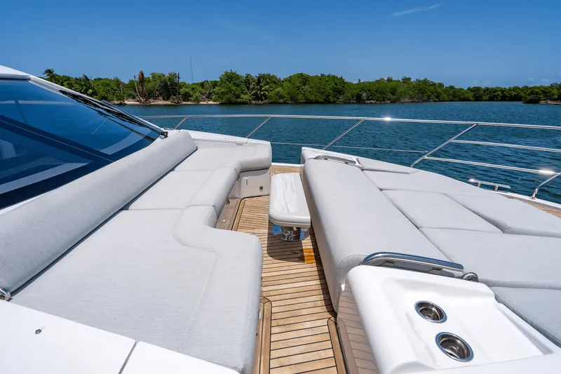 Slide: The Image of Azimut 60 FLY 2024 - 73
