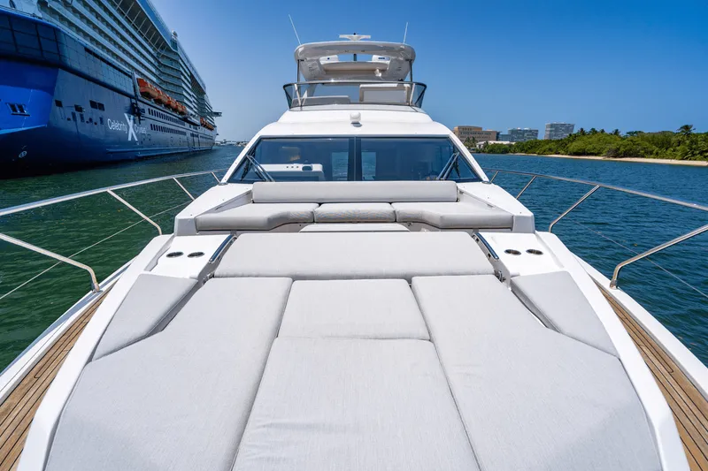 Slide: The Image of Azimut 60 FLY 2024 - 74