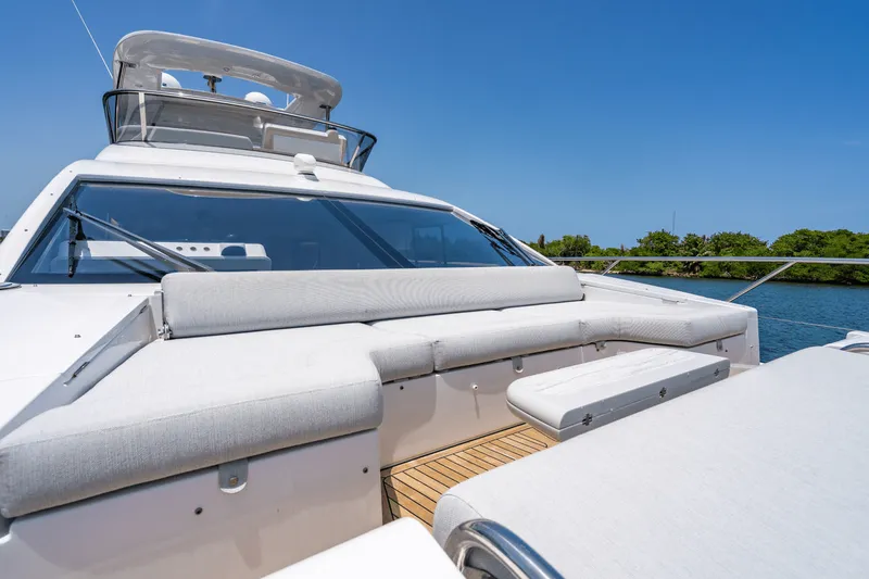 Slide: The Image of Azimut 60 FLY 2024 - 75