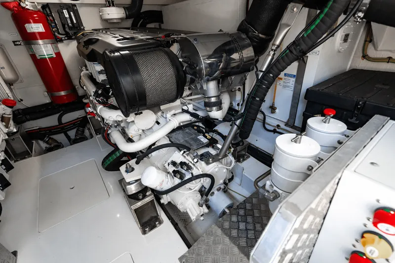 Slide: The Image of Azimut 60 FLY 2024 - 80