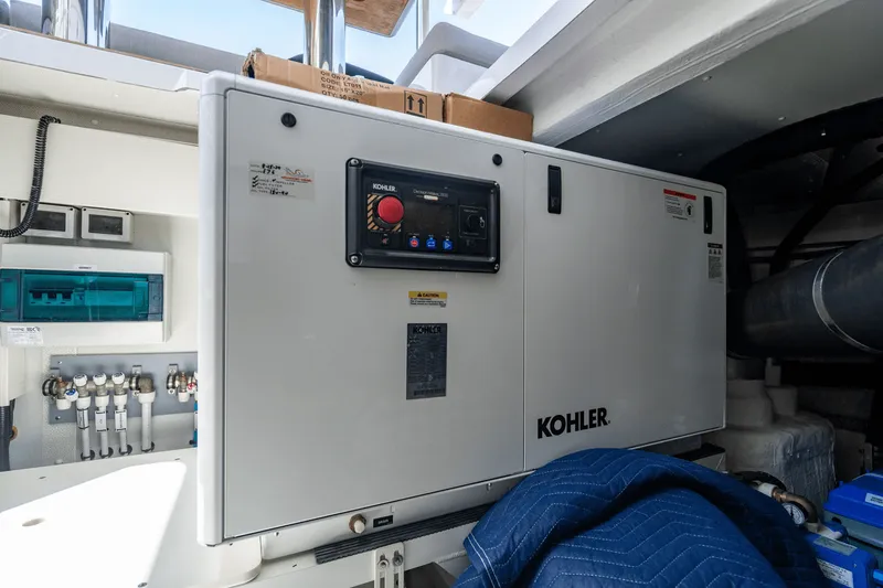 Slide: The Image of Azimut 60 FLY 2024 - 81