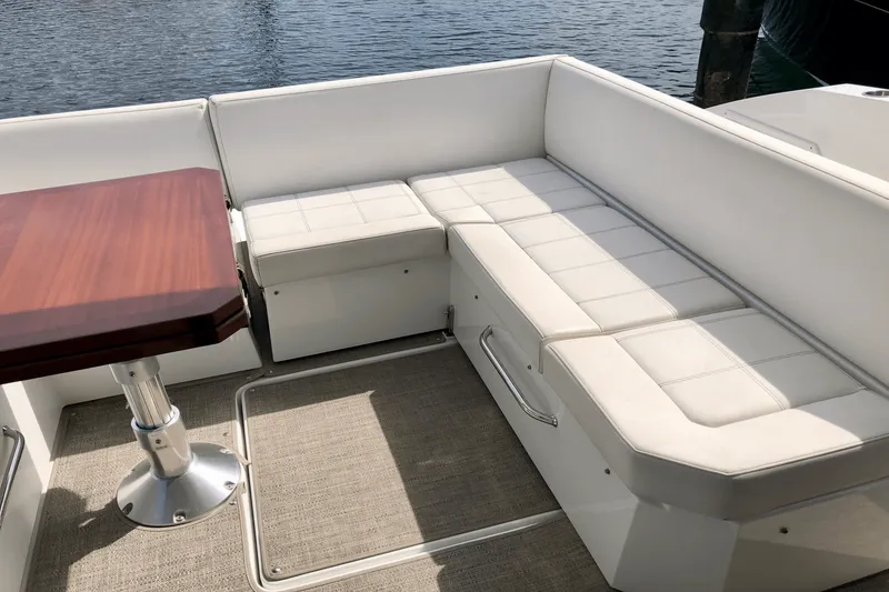 Slide: The Image of Cruisers Yachts 39 EC 2017 - 12