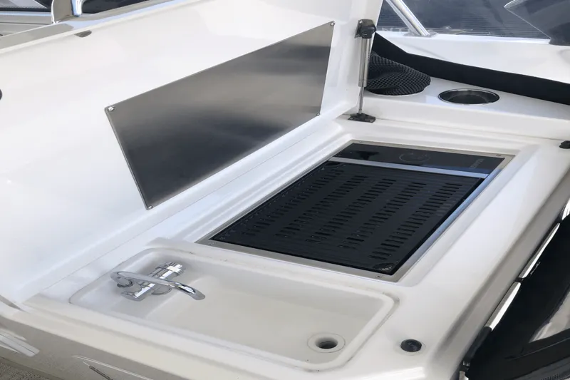 Slide: The Image of Cruisers Yachts 39 EC 2017 - 17