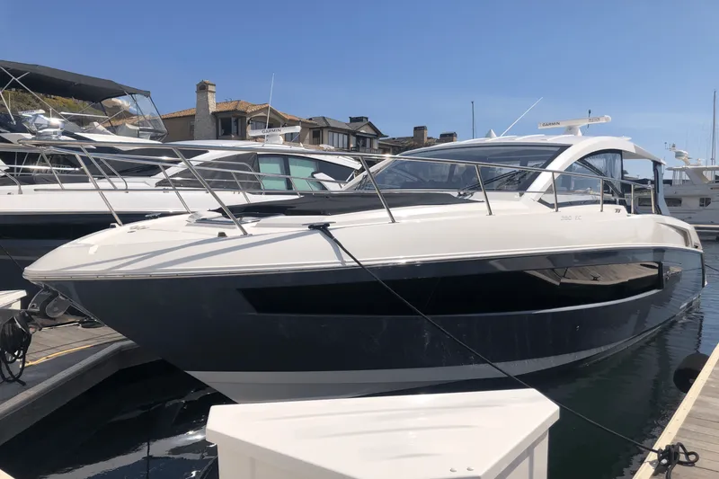 Slide: The Image of Cruisers Yachts 39 EC 2017 - 2