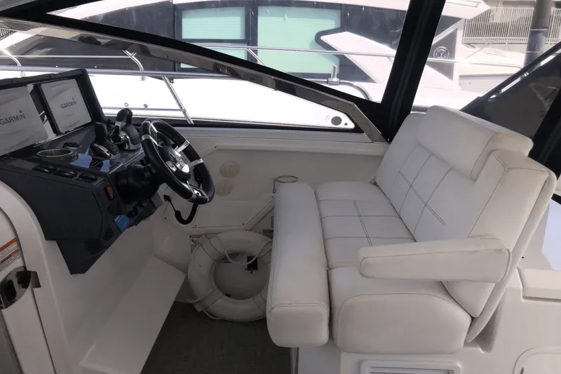 Slide: The Image of Cruisers Yachts 39 EC 2017 - 22