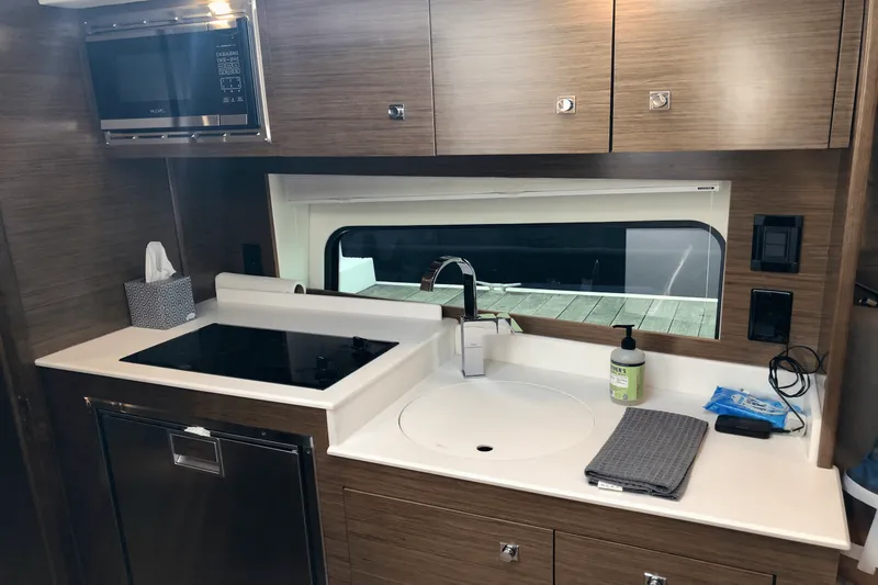 Slide: The Image of Cruisers Yachts 39 EC 2017 - 29