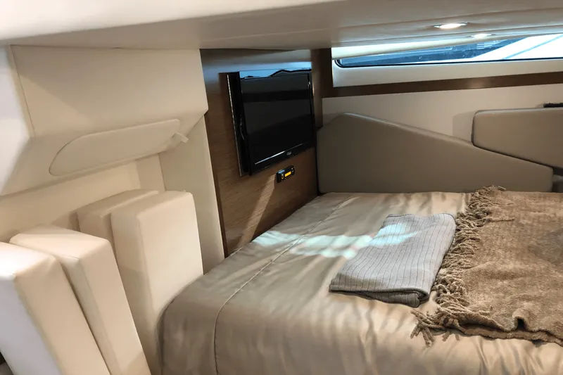 Slide: The Image of Cruisers Yachts 39 EC 2017 - 31