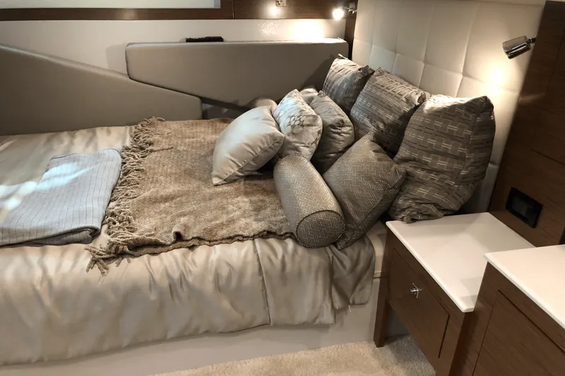 Slide: The Image of Cruisers Yachts 39 EC 2017 - 32