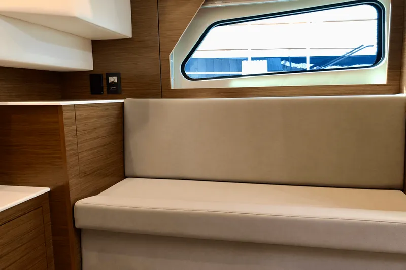 Slide: The Image of Cruisers Yachts 39 EC 2017 - 34