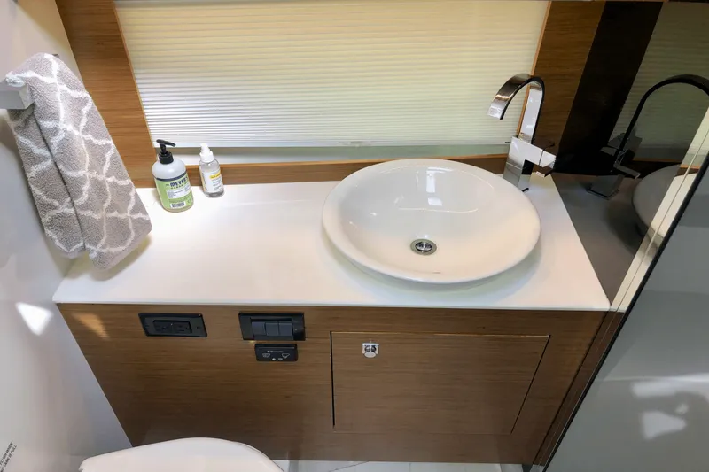 Slide: The Image of Cruisers Yachts 39 EC 2017 - 35