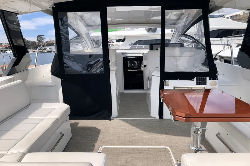 Slide: The Image of Cruisers Yachts 39 EC 2017 - 8