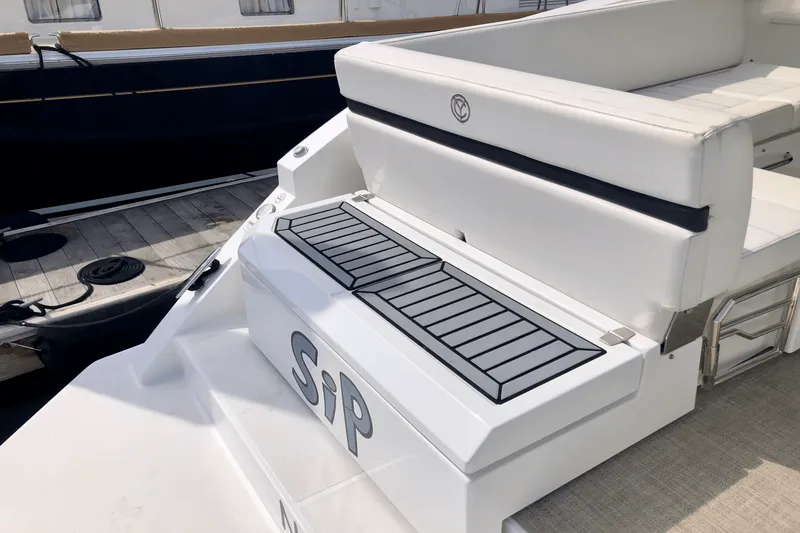 Slide: The Image of Cruisers Yachts 39 EC 2017 - 9