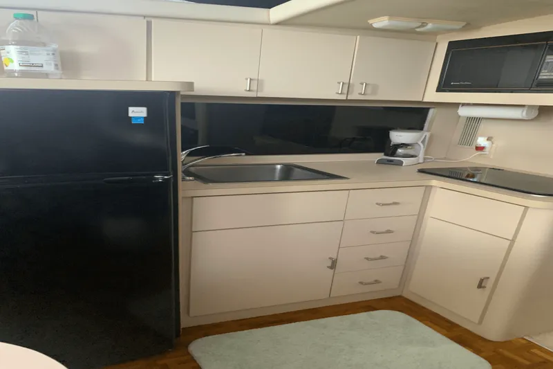 Slide: The Image of Silverton 36 FLYBRIDGE 1990 - 12