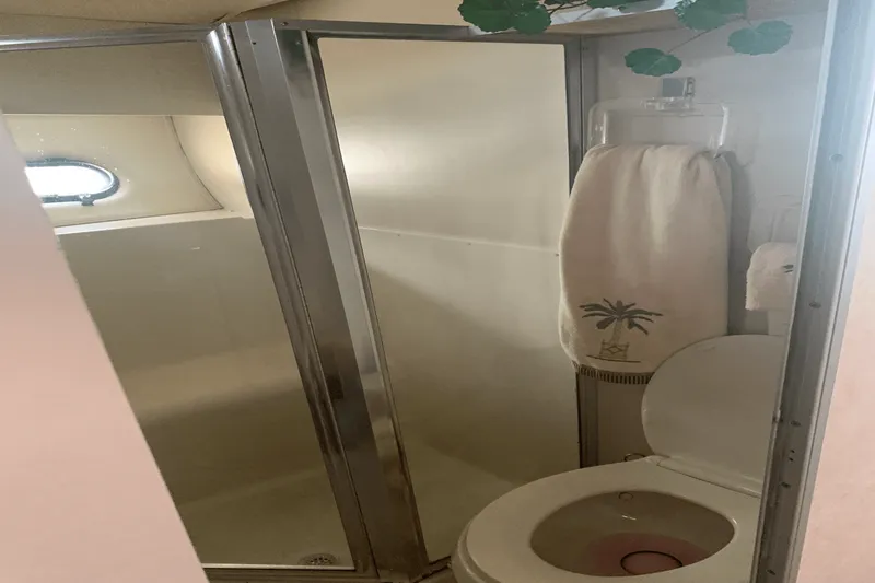 Slide: The Image of Silverton 36 FLYBRIDGE 1990 - 13